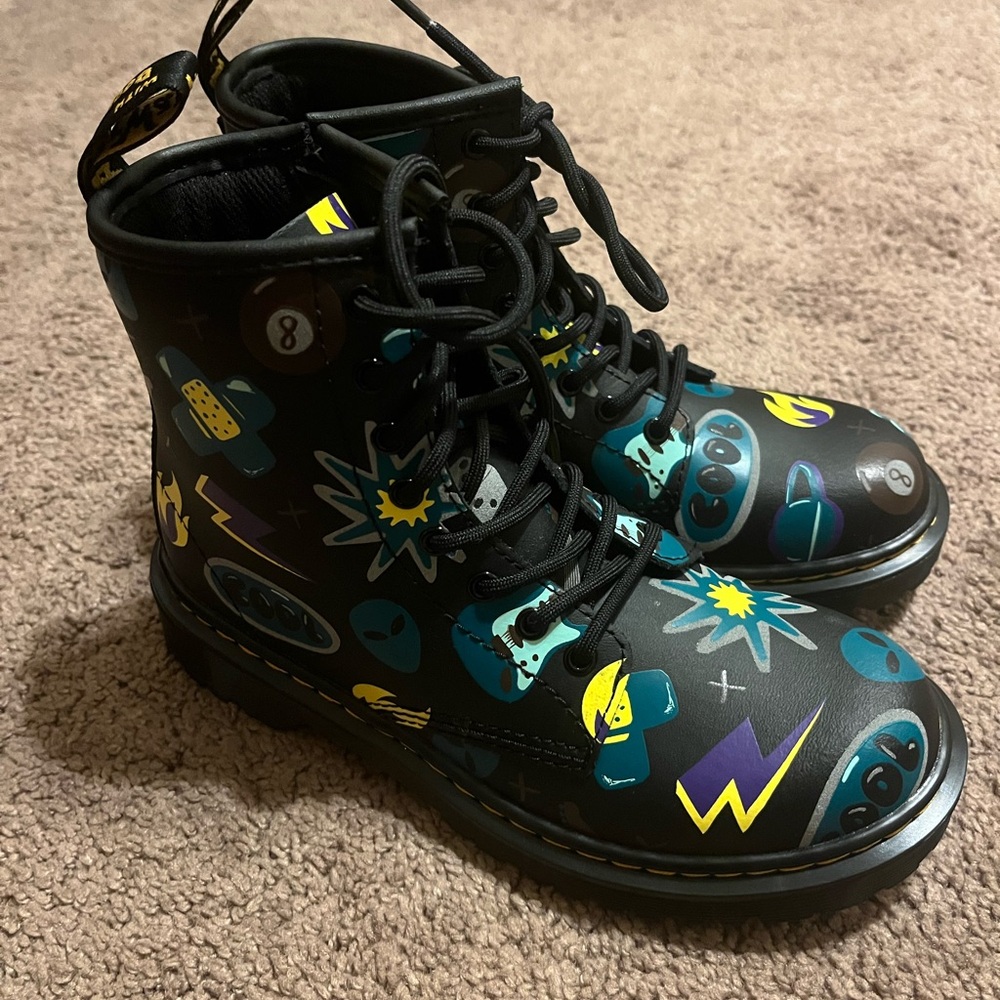 Dr. Martins kids size 2 black sticker print